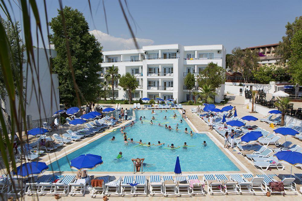 Larissa Beach Club Side Exterior photo