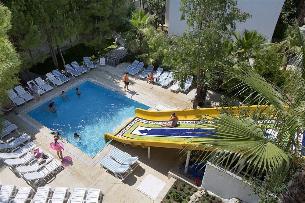 Larissa Beach Club Side Exterior photo