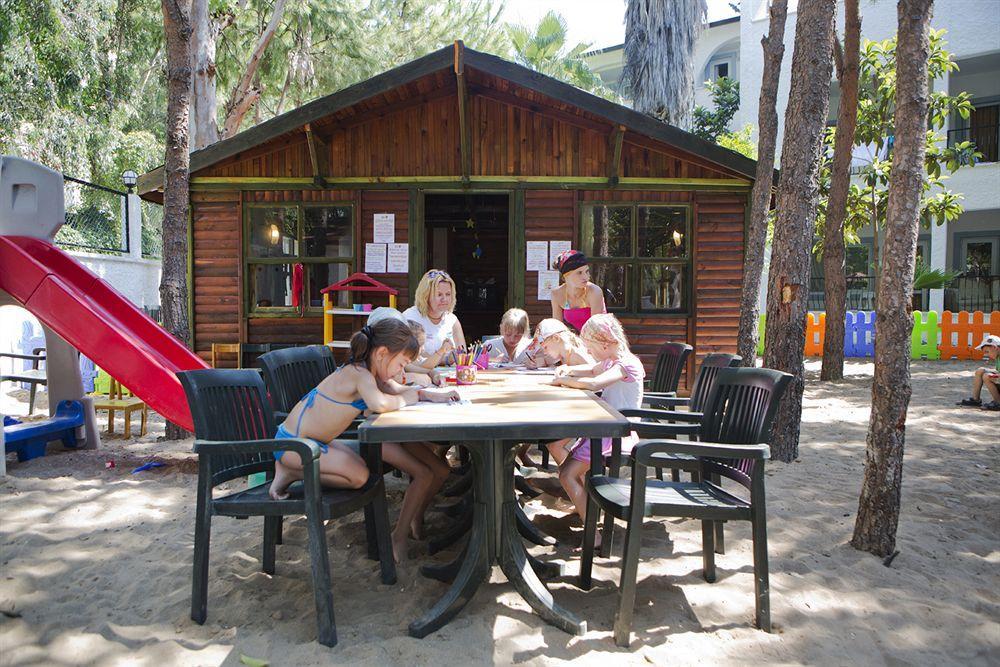 Larissa Beach Club Side Exterior photo