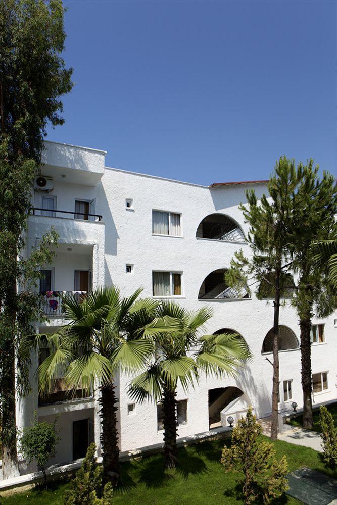 Larissa Beach Club Side Exterior photo